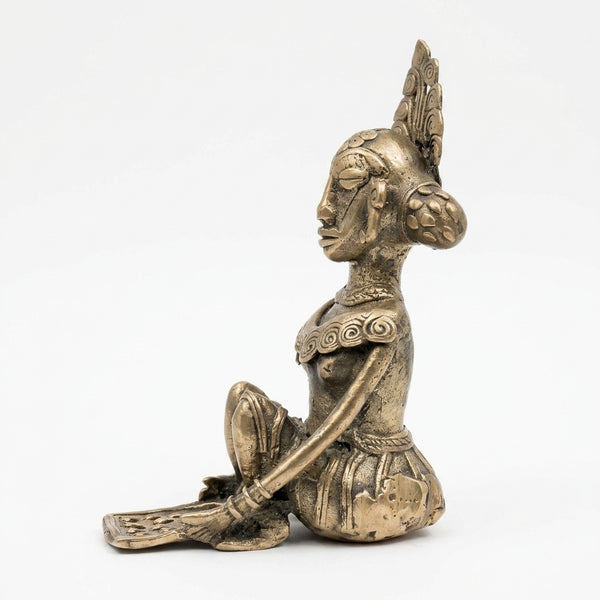 The Tribal Woman Winnowing Grain (Small) – Dhokra Metal Art