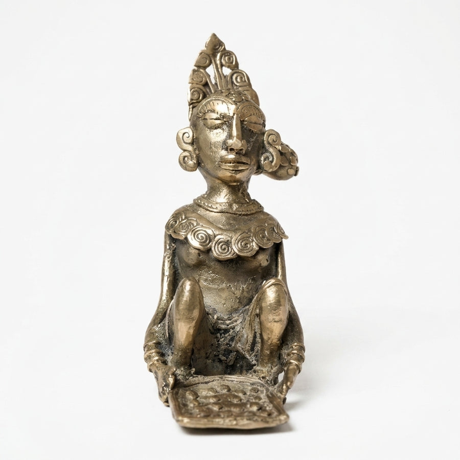 The Tribal Woman Winnowing Grain (Small) – Dhokra Metal Art